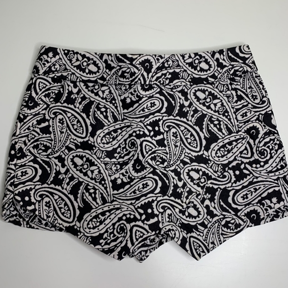 Forever 21 Shorts Size Large Paisley Print NWOT - Picture 4 of 13